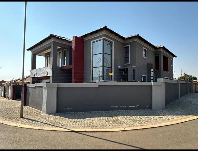 3 BEDROOM HOUSE FOR SALE IN THE ORCHARDS